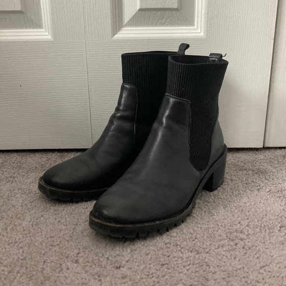 SEE DESCRIPTION: MISSING SOLE CAP Gap Black Ankle Sock Boots - Picture 1 of 7